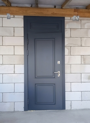 Дверь с верхней вставкой Дверь с верхней вставкой