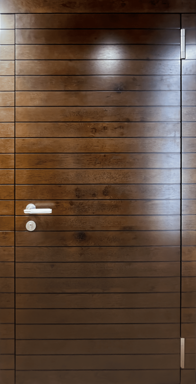 Осуществили монтаж входных дверей с отделкой МДФ с натуральным шпоном в частном доме