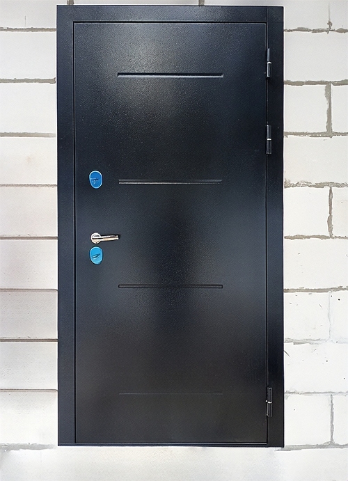 Порошковая дверь черного цвета
