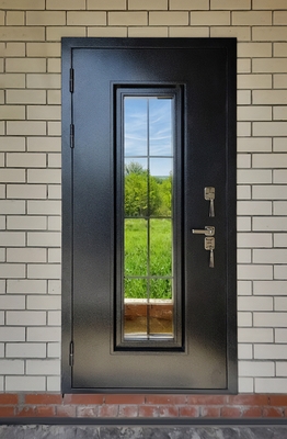 Входная дверь с длинным стеклом Входная дверь с длинным стеклом